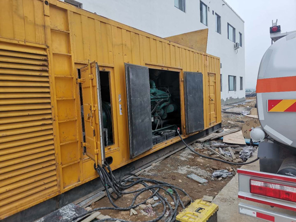 即墨如何在发电机出租合同中约定设备的维修和保养责任？