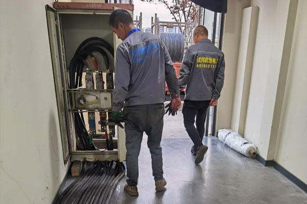 即墨柴油发电机组的输出电压调节方式对设备性能有哪些影响？